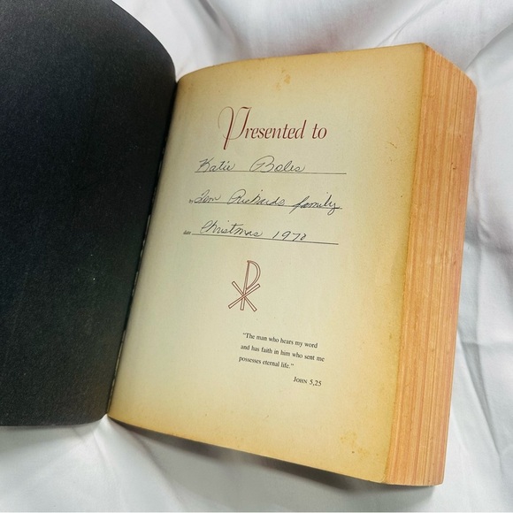 Vintage 1970 NAB First Edition New American Bible Catholic Press Red Edges Rare - Picture 3 of 6